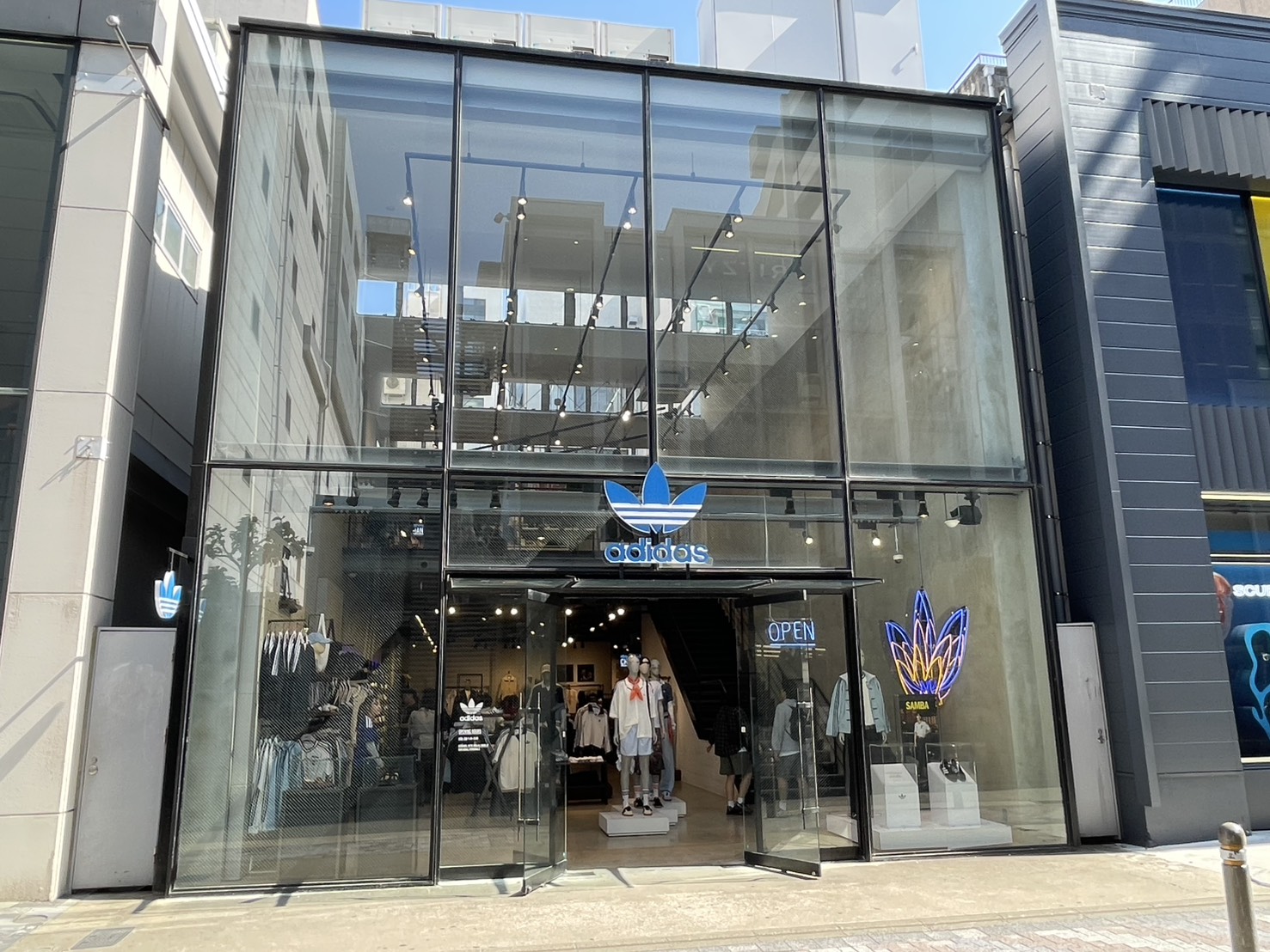 アディダスブランドコアストア福岡
