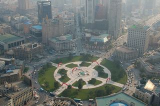800px-Zhongshan_Square,_Dalian.jpg